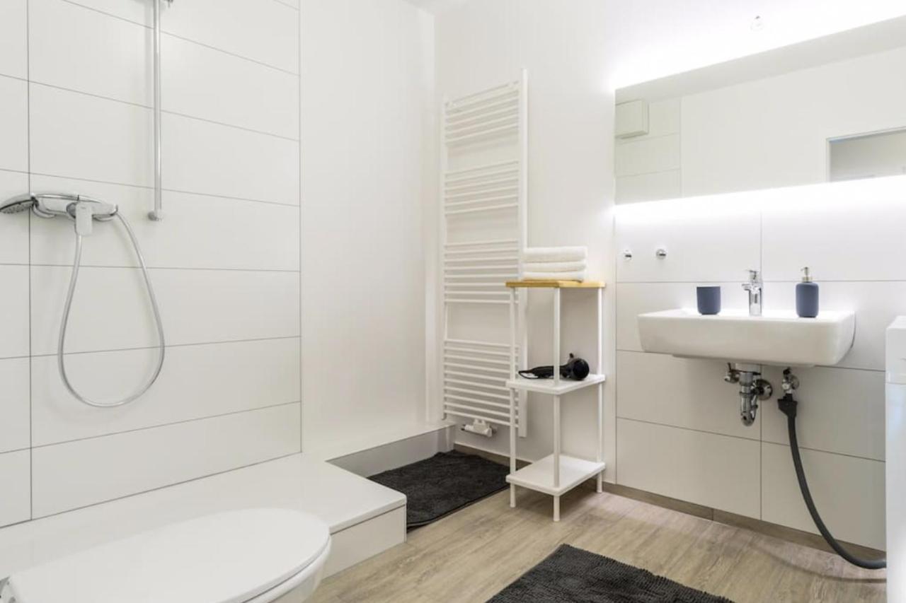 Homefy Oldtown Apartment - 6 People - 2 Bath - Balcony - Top Location Düsseldorf Extérieur photo